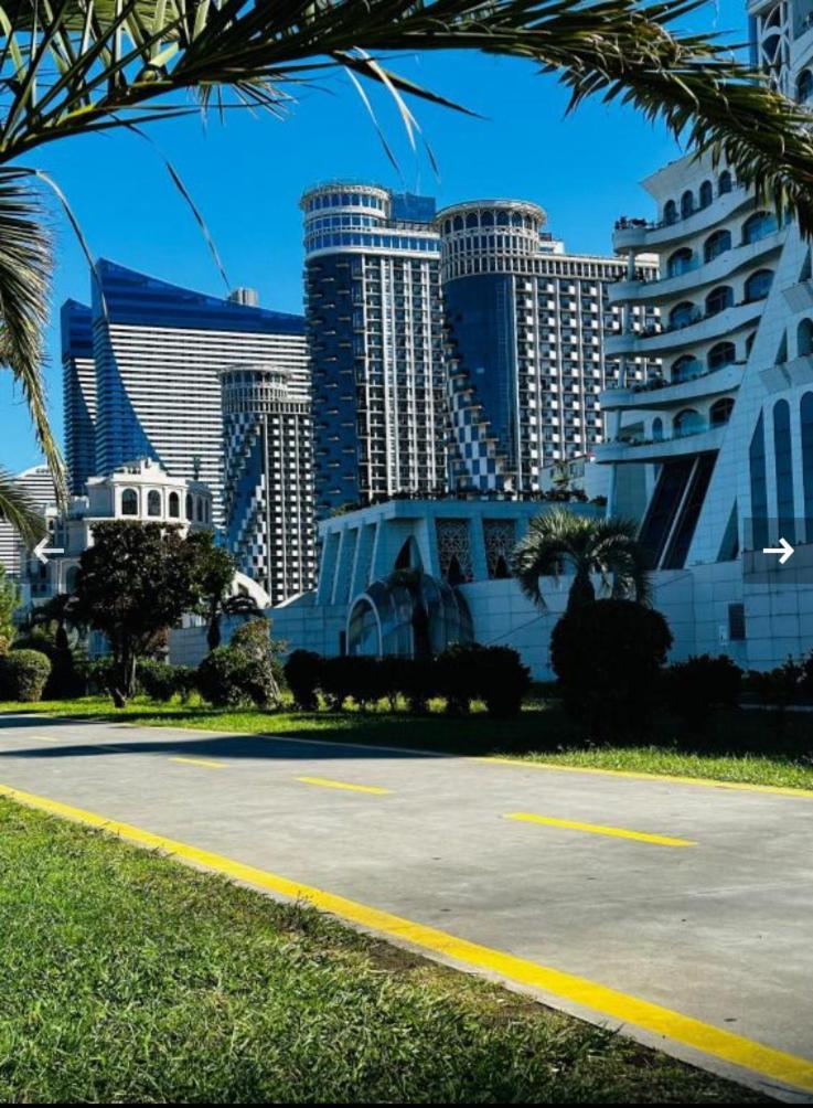 Orbi Sea Tower Apartment Batumi Esterno foto